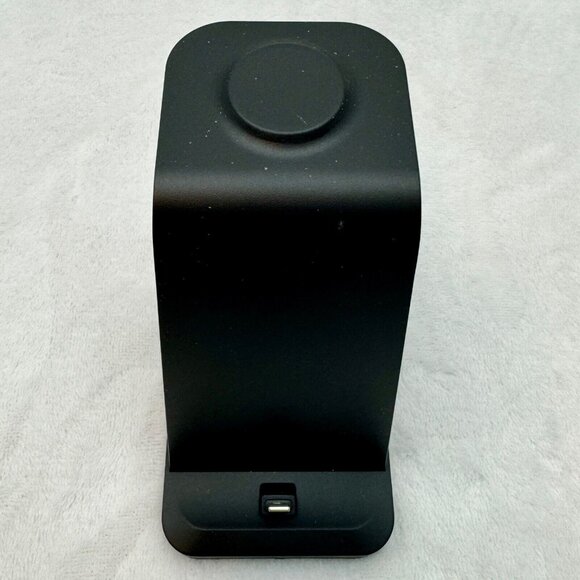 3 in 1 Charging Dock for iPhone & Airpods (Lighting) & Apple Watch (Wireless) - Picture 5 of 11